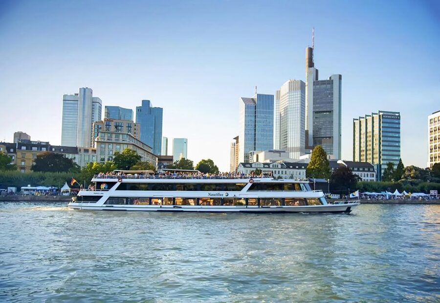 Frankfurt: River Main Sightseeing Cruise with Commentary - The Western harbor and Frankfurt’s tower views
