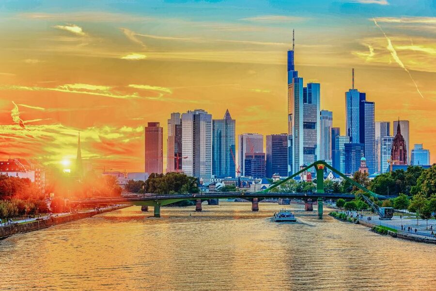 Frankfurt: River Main Sightseeing Cruise with Commentary - What the audio commentary is really like