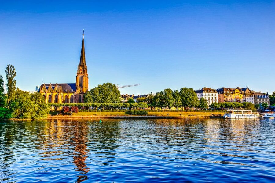 Frankfurt: River Main Sightseeing Cruise with Commentary - Why the 100-minute cruise is usually the better buy