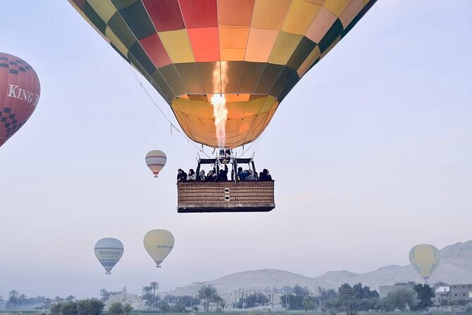 From Aswan: 2 Night-3 Day Nile Cruise & Hot Air Balloon Ride - A hot air balloon over Luxor at sunrise