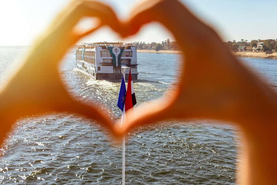 From Aswan: 4-Day 3-Night Nile Cruise with Hot Air Balloon - Guides, transport, and daily communication