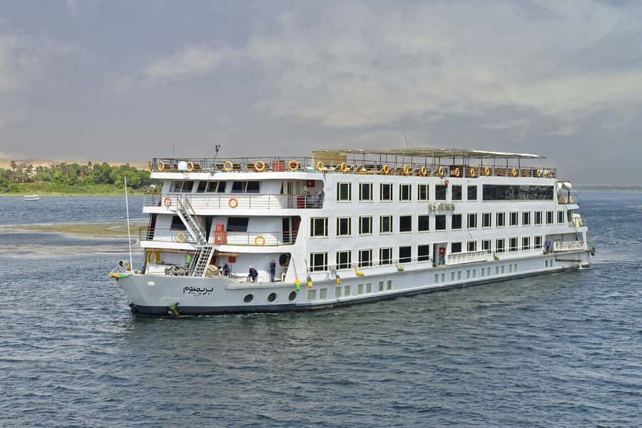 From Aswan: 4 Days Nile River Cruise with Guided Tours - Day one: Aswan High Dam and Philae Island
