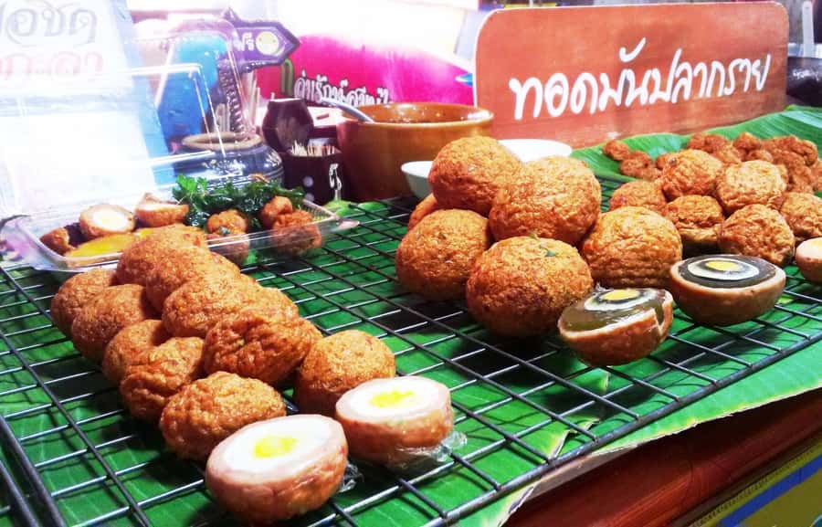 From Bangkok: Chachoengsao Tour and Bang Pakong River Cruise - Lunch and the Two Temple Stops