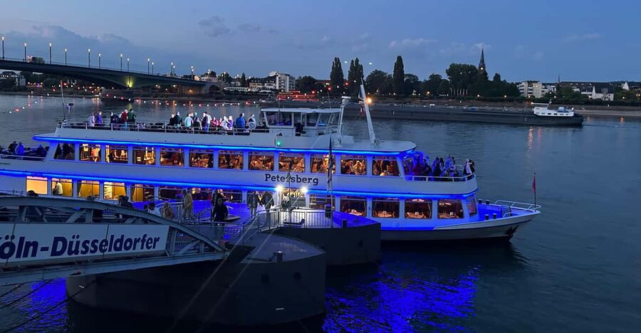 From Bonn: Christmassy Advent Cruise on the Rhine - Snacks from the onboard galley