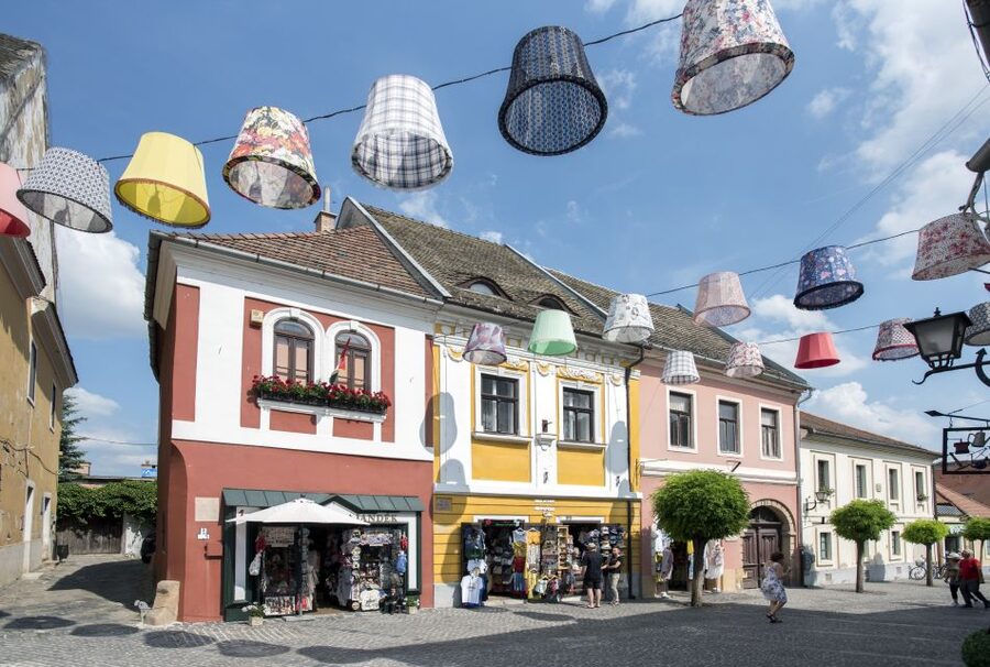 From Budapest: Danube Bend Day Trip in English - Szentendre’s baroque lanes and panoramic viewpoint