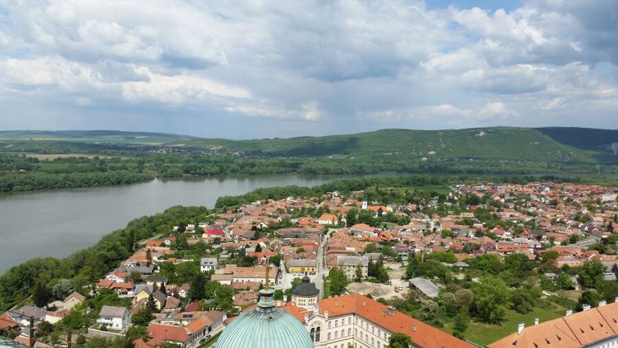 From Budapest: Danube Bend Full-Day Private Tour with Lunch - How the private format changes the day