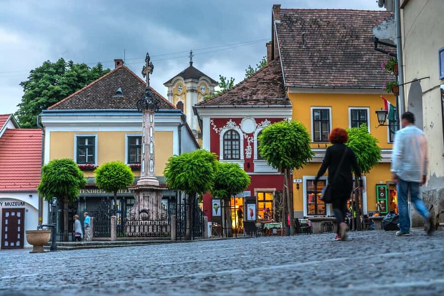 From Budapest: Full or Half Day Danube Bend Cruises - Timing, seasons, and the return to Budapest
