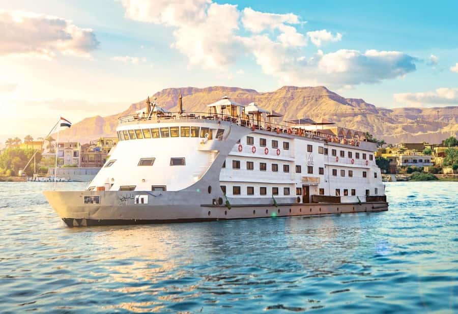 From Cairo: 3-Day Nile Cruise with Hot Air Balloon & Flights - Edfu by horse carriage and the Temple of Horus