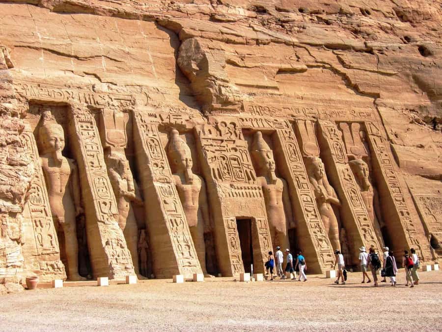 From Cairo: 3-Day Nile Cruise with Hot Air Balloon & Flights - Kom Ombo’s unusual two-god temple