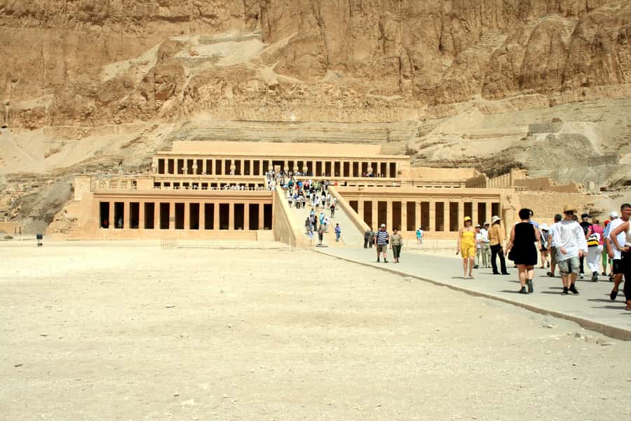 From Cairo: 4-Day Nile Cruise from Aswan to Luxor with Meals - Guides, drivers, and communication