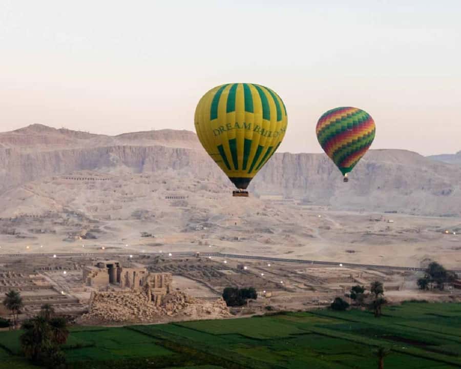 From Cairo: 5-Day Tour with Nile Cruise, Balloon, & Flights - Day 1: Pyramids, museum treasures, and a Cairo dinner cruise