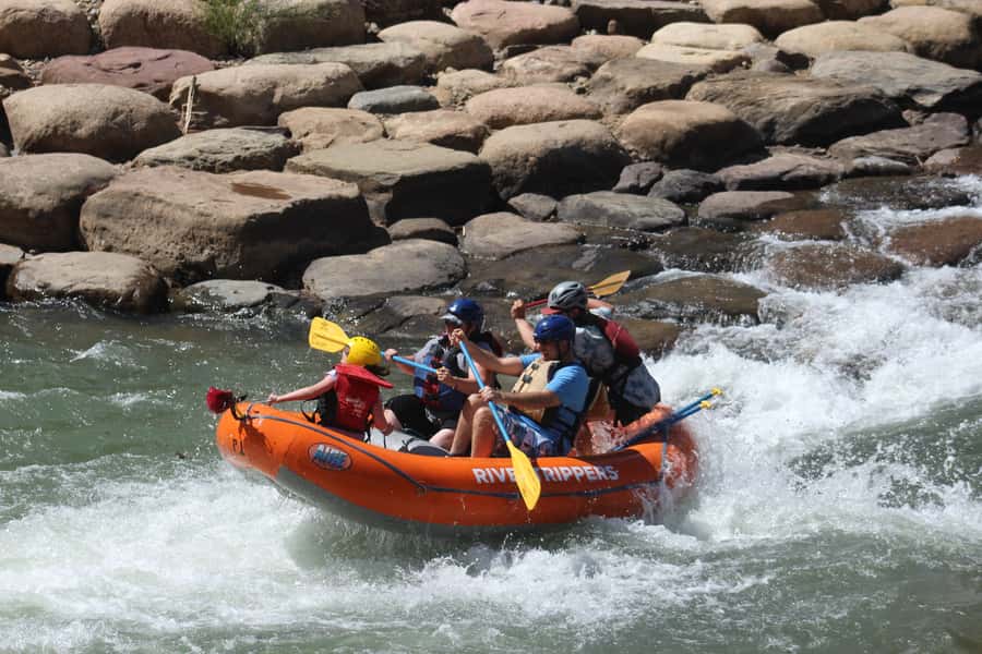 From Durango: Animas River Whitewater Rafting - The first miles: gentle water and Southwest Colorado views