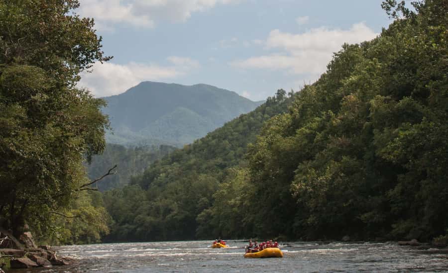 From Hartford: Upper Pigeon River White Water Rafting Tour - How the guides shape the experience