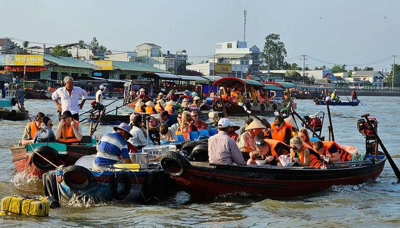 From HCM: Mekong Delta Can Tho Floating Market 2-Day Tour - The final lunch and journey back