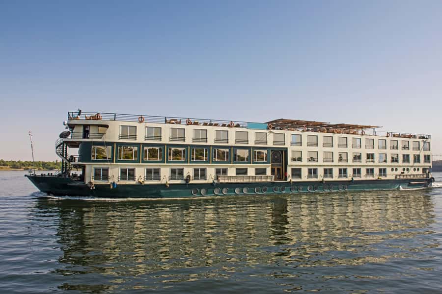 From Hurghada: 3-Day Nile Cruise to Aswan & Hot Air Balloon - From Hurghada to Luxor after midnight