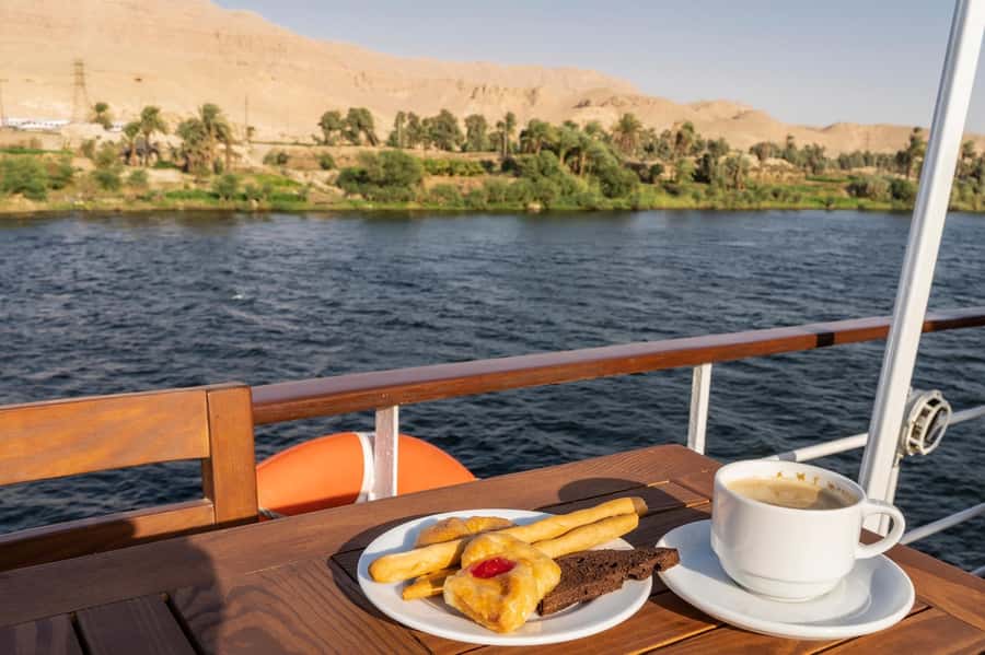 From Luxor: 6-Day Nile Cruise to Aswan with Hot Air Balloon - Food, cabins, and daily comfort