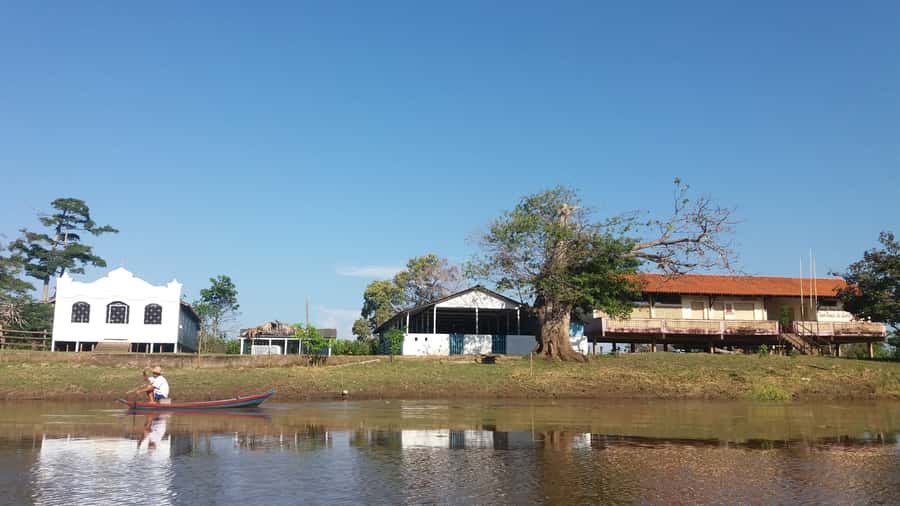From Manaus: 3 or 4-Day Rio Negro & Anavilhanas River Cruise - The boat: traditional, simple, and open to the river