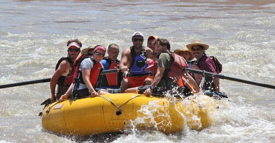 From Moab: Canyonlands 4x4 Drive and Colorado River Rafting - What you learn between the viewpoints