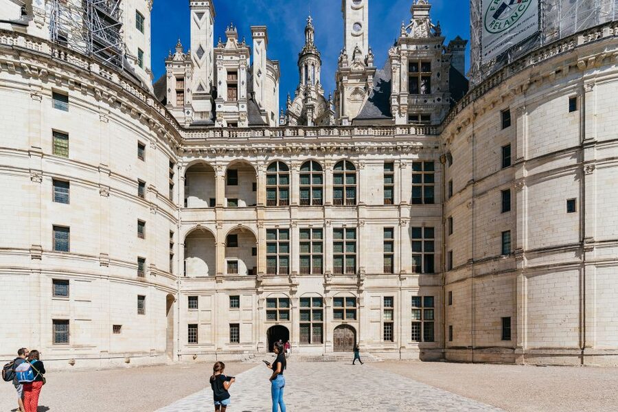 From Paris: Loire Valley Castles Day Trip With Wine Tasting - Blois: the useful middle break