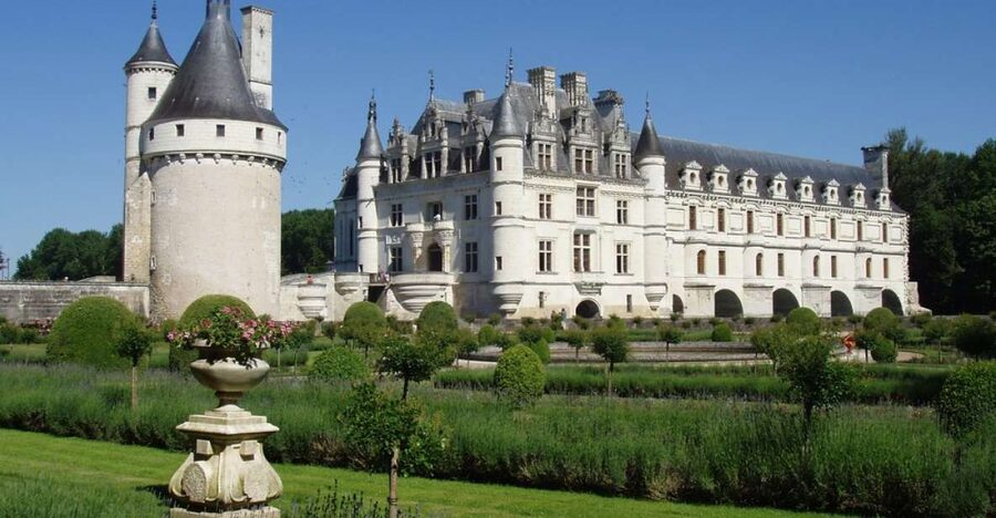 From Paris: Loire Valley Castles Full-Day Tour with Lunch - Key points at a glance