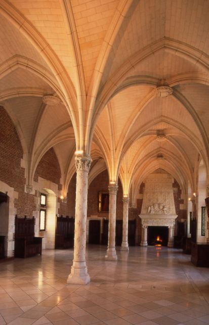 From Paris: Loire Valley Castles Full-Day Tour with Lunch - Lunch at a bakery, with an important caveat