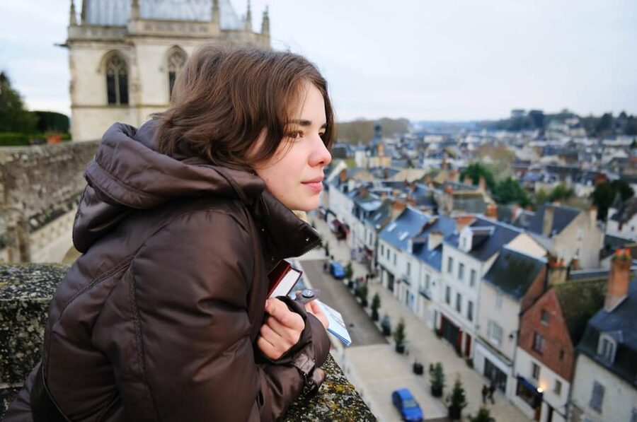 From Paris: Loire Valley Castles & Orleans Guided Tour - Meeting in Montrouge and settling into the coach