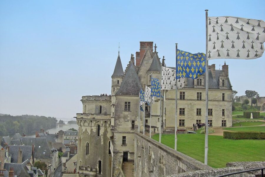 From Paris: Small-Group Loire Valley Castles Full-Day Tour - A quick Loire wine tasting