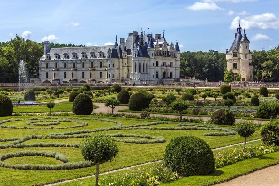 From Paris: Small-Group Tour of Loire Castles - What the guide adds to a very full day