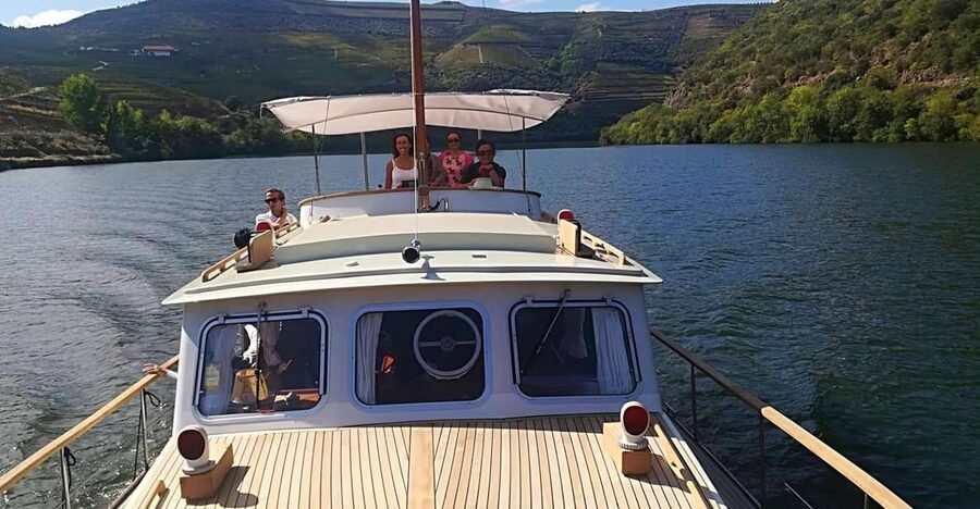 From Pinhão: Private Yacht Cruise along the Douro River - Seeing the Douro Valley from Pinhão