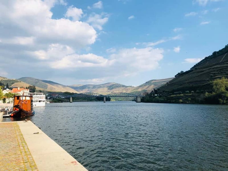 From Porto: Douro Valley Wine Tasting Tour With Hotel Pickup - What the small van means for your comfort