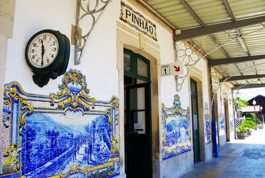 From Porto: Private Douro Valley Tour with Booking Service - Casa de Casal de Loivos and the first big view