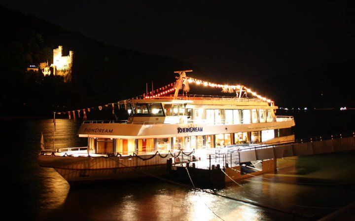 From Rüdesheim: 2-hour Christmas Boat Tour on the Rhine - Finding Pier 12 in Rüdesheim