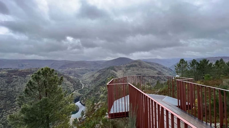 From Santiago: Ribeira Sacra & Sil River Canyon Boat Tour - Seeing the Sil Canyon from the water