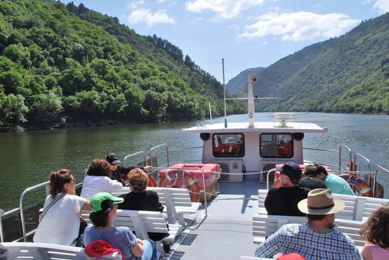 From Santiago: Ribeira Sacra & Sil River Canyon Boat Tour - Starting early from Santiago