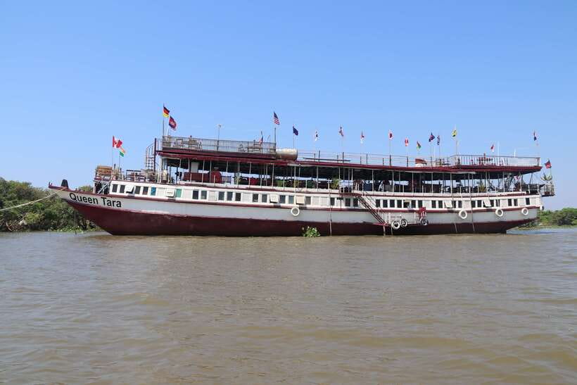 From Siem Reap: Tonle Sap Floating Village Tour - Reaching the port and boarding the private boat