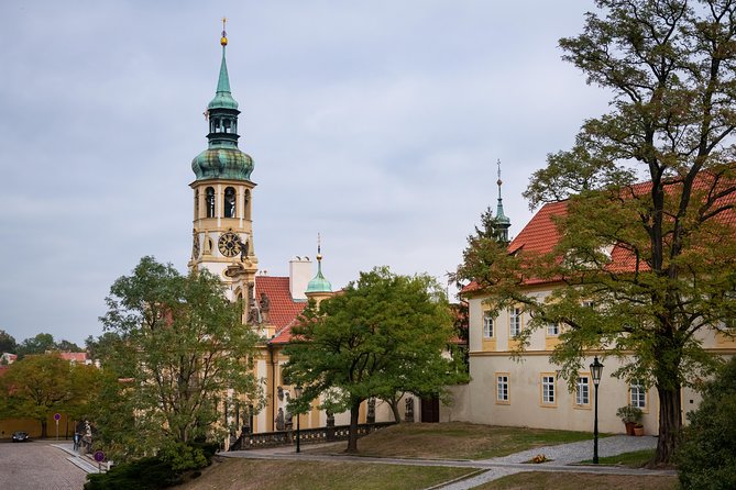 Full-Day Prague Tour with Prague Castle, Lunch and Vltava Cruise - Key points to know before booking