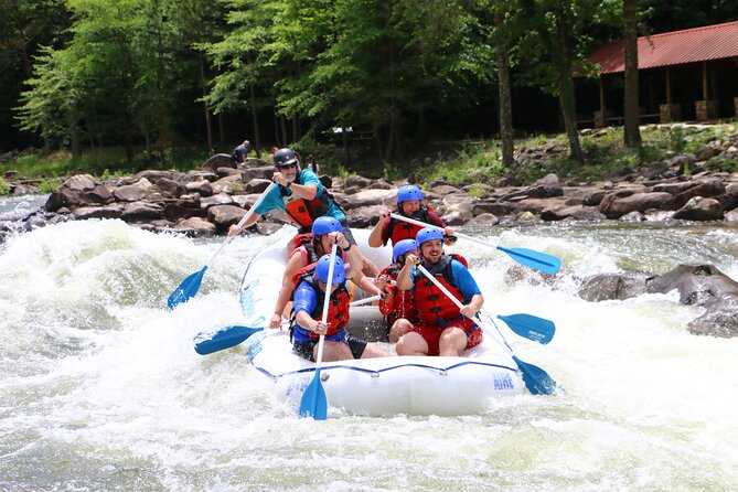 Full Ocoee River Rafting Adventure With Catered Shore Lunch - What the guide adds to the experience