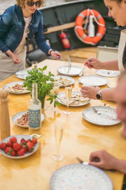 Gdańsk: Motława River Cruise with Pierogi Tasting - Weather, Timing, and What to Bring