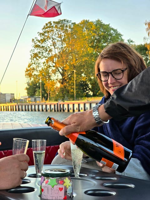 Gdańsk: Motława River Eco Cruise at Sunset with Prosecco - Why this short cruise works so well at sunset