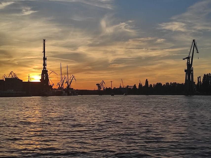 Gdańsk: Motława River Eco Cruise at Sunset with Prosecco - What happens when the weather changes