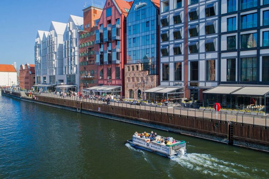 Gdańsk: Motlawa River Sightseeing Catamaran Cruise - Granary Island and the city’s changing river edge
