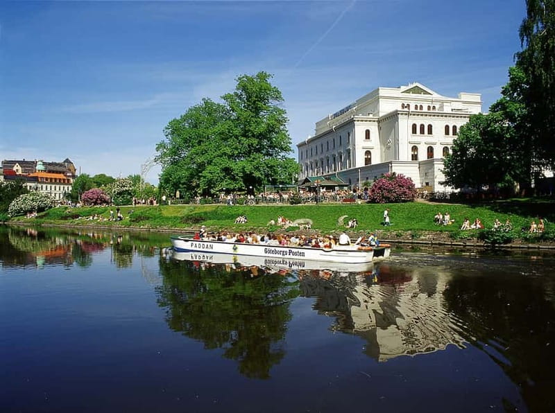 Gothenburg: Paddan Sightseeing Cruise on the River Säveån - What the guide adds to the two-hour ride