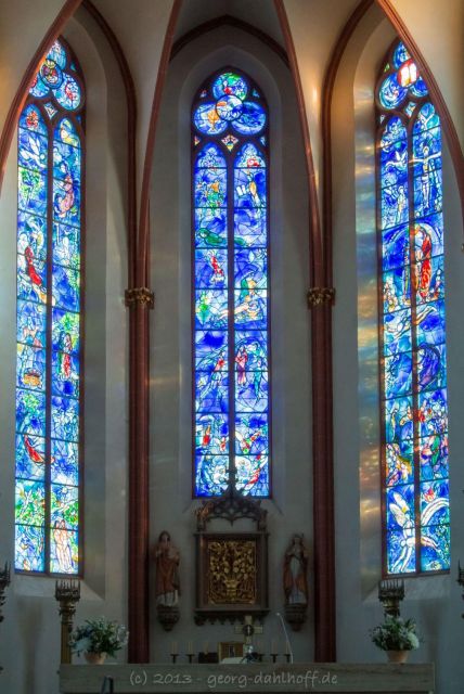 Guided tour in Mainz on the Rhine in german and english - Churches, sacred places, and St. Stephan’s blue windows