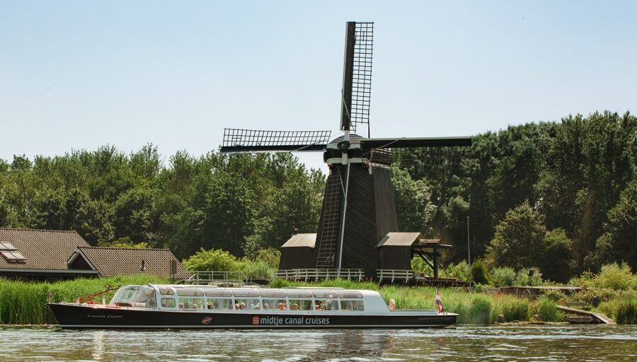 Haarlem: Dutch Windmill & Spaarne River Sightseeing Cruise - Amsterdamse Poort closes the sightseeing loop