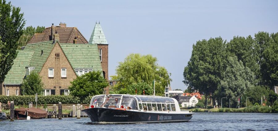Haarlem: Dutch Windmill & Spaarne River Sightseeing Cruise - Snacks, drinks, and the relaxed pace