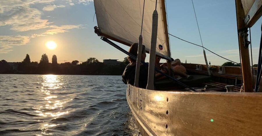 Hamburg: Alster River Sailboat Tour with Sundowner - Is $45 a fair price?