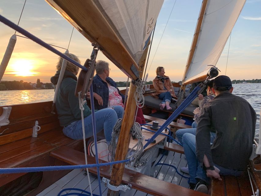 Hamburg: Alster River Sailboat Tour with Sundowner - Learning the basics without taking a sailing course