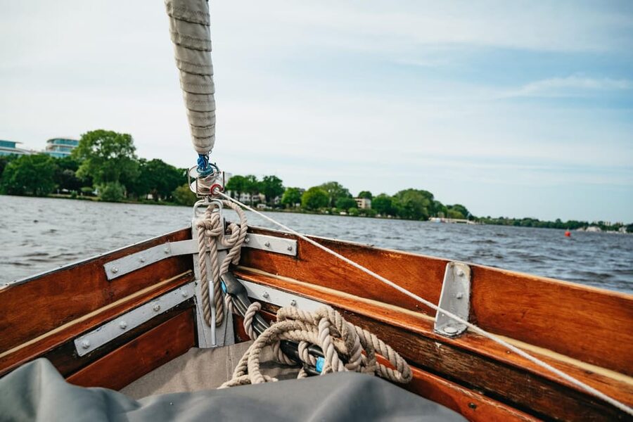Hamburg: Alster River Sailing Tour on a 2-Masted Sailboat - Practical advice for a comfortable trip
