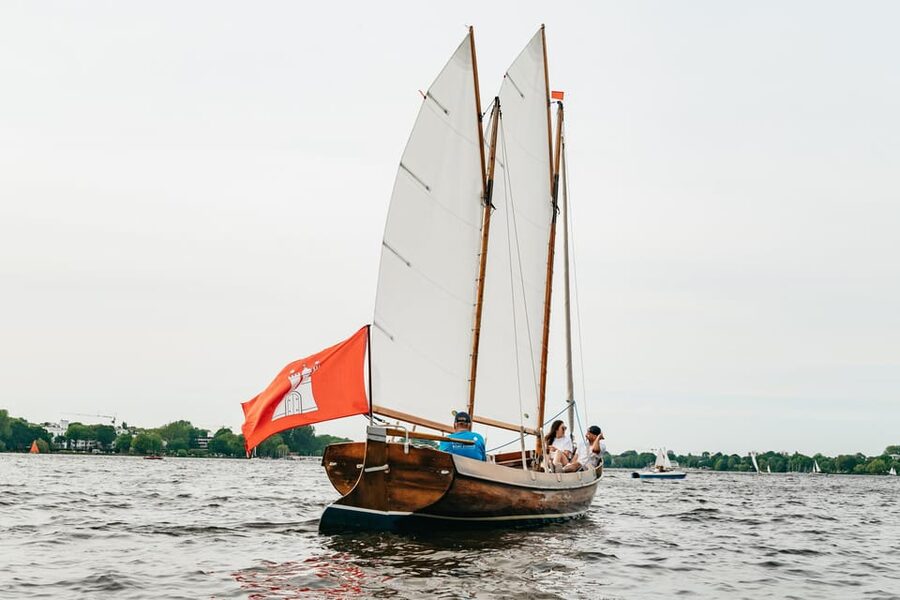 Hamburg: Alster River Sailing Tour on a 2-Masted Sailboat - Taking the sheets, sails, and tiller