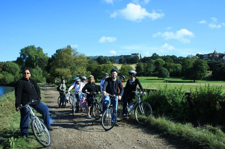 Hampton Court Palace: River Thames Bike Tour - What the $74.08 price really covers